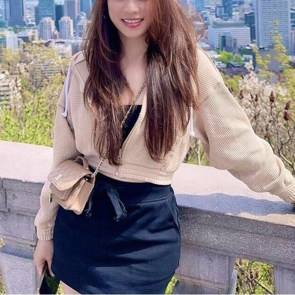 CHANEL Business Affinity Flap Bag Mini. Beige With Light Gold Hardware. - Picture 4 of 15